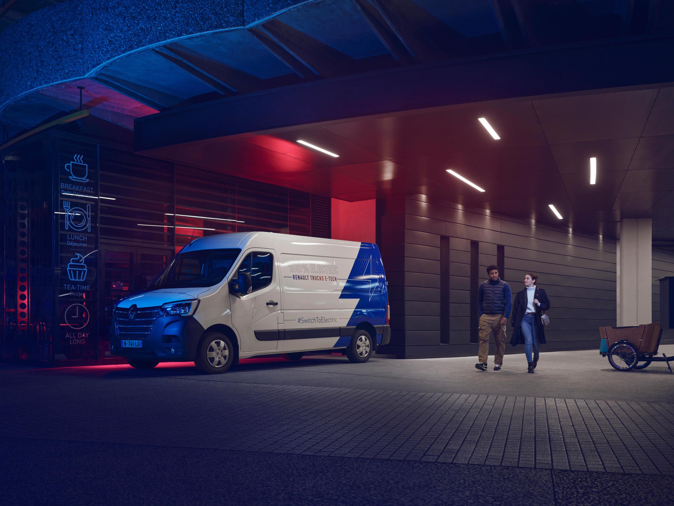 Renault Trucks E-Tech Master in the city elektrische bedrijfswagen