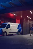 Renault Trucks E-Tech Master in the city elektrische bedrijfswagen