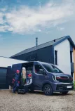 Renault Trucks Master Red EDITION Exclusive - Van in the courtyard of a detached house with tradesmen installing photovoltaic panels