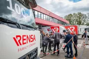 Vieren aflevering 100e truck