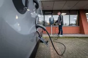 Renault Trucks Trafic voor J van den Ende