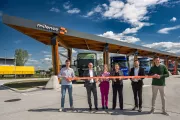 Milence opent hub in Zwolle - doorknippen lint