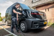 Master E-Tech - JOOST Installeert laadt bedrijfswagen op