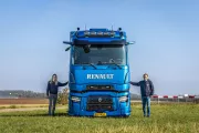 Hannewijk Transporten 70 jaar jubileum editie T High vooraanzicht met eigenaars