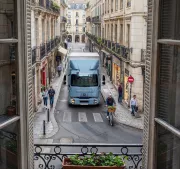 Renault Trucks E-Tech D14 in the city