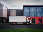 Renault Trucks D geparkeerd voor een gebouw