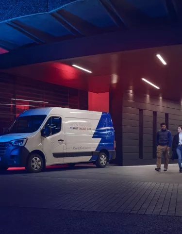 Renault Trucks E-Tech Master in the city elektrische bedrijfswagen