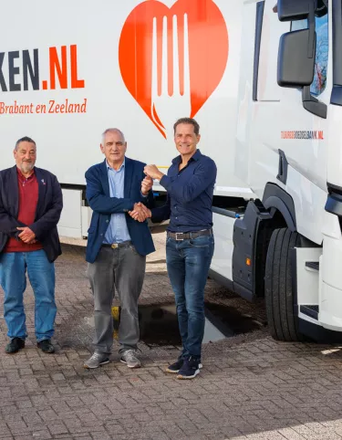 BAS - Renault T en oplegger voor Tilburgse Voedselbank
