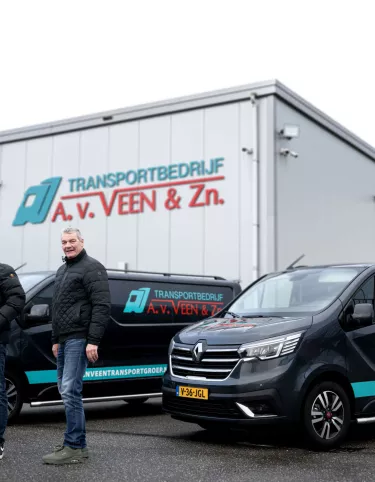 Twee Renault Trucks Trafics voor A van Veen
