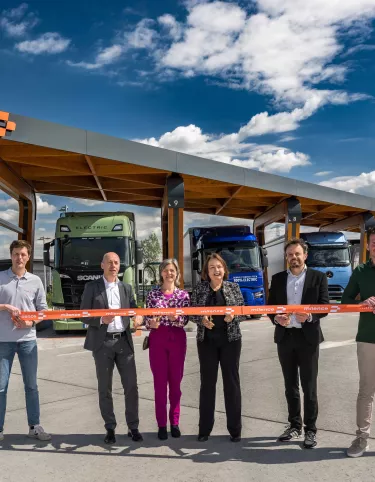 Milence opent hub in Zwolle - doorknippen lint