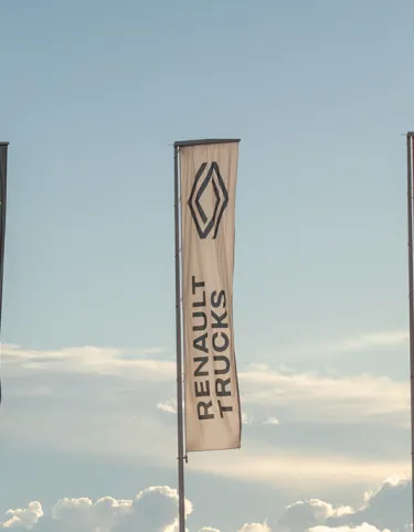 Renault Trucks vlaggen op een rij