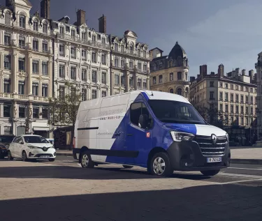 Renault Trucks Master E-Tech in town