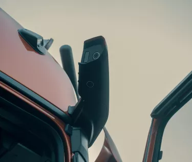 Model year 2025 - Renault Trucks T High Smart Racer : lifestyle, CMS (Camera Monitoring System)